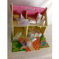Bigjigs Toys Přenosný dřevěný domeček pro panenky - II. jakost